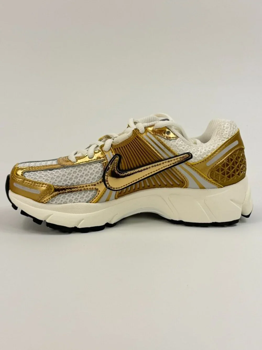 Nike Women's Zoom Vomero 5 'Photon Dust Metallic Gold' HF7723-001 size 5.5
